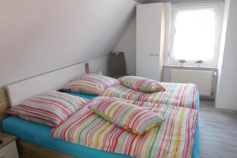 Schlafzimmer Obergeschoss Ferienhaus Leer Fewo Unterkunft in Leer Ostfriesland