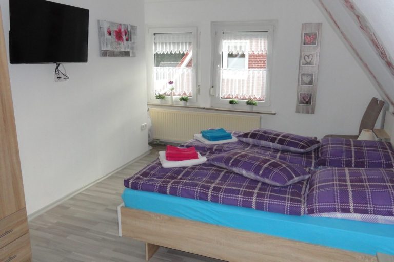 Bett Fernseher Fenster Unterkunft Fewo Ferienwohnung LEER 26789 Ostfriesland