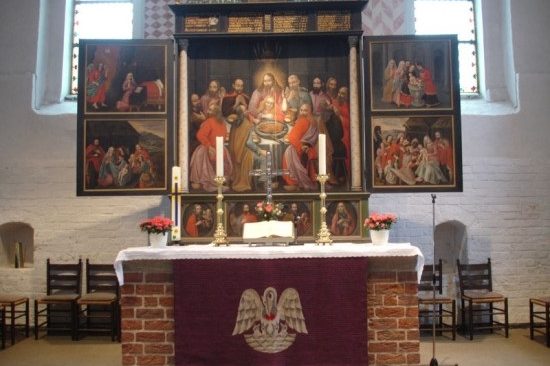Altar in der Kirche Remels Uplengen Ferienhaus Amelsberg Behindertengerecht Fewo ebenerdig in Leer