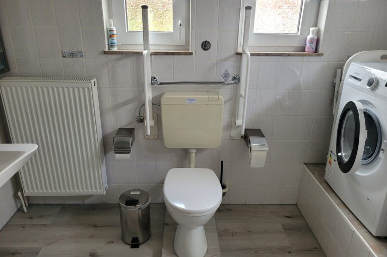 Toilette Haltegriffe Waschmaschine behindertengerecht Ferienhaus Amelsberg Ferienwohnungen Fewos Unterkünfte in 26789 Leer