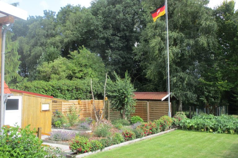 Garten Fahnenmast Ferienhaus Fewo Unterkunft Ferienwohnung in Leer Ostfriesland