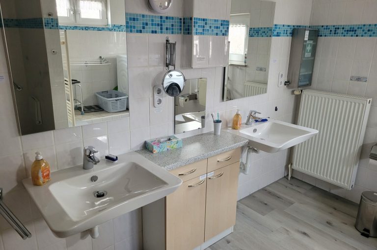 Toilette Haltegriffe Waschmaschine behindertengerecht Ferienhaus Amelsberg Ferienwohnungen Fewos Unterkünfte in 26789 Leer