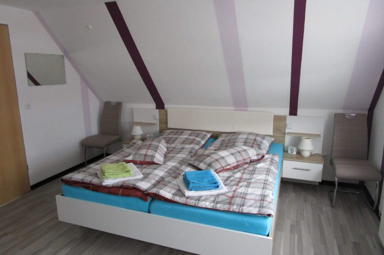 Schlafzimmer Obergeschoss Ferienhaus Ferienwohnung Amelsberg Unterkunft in Leer Ostfriesland