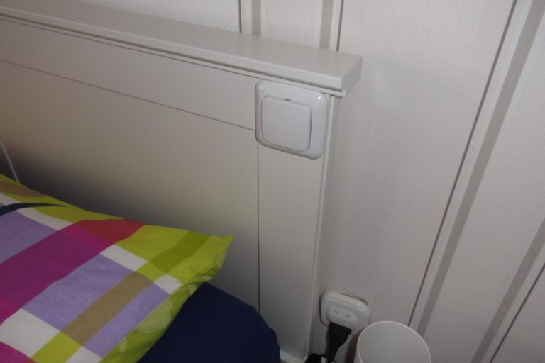 Lichtschalter am Bett Doppelbett Ferienhaus Ferienwohnung Fewo Unterkunft Monteurzimmer 26789 Leer Ostfriesland behindertengerecht
