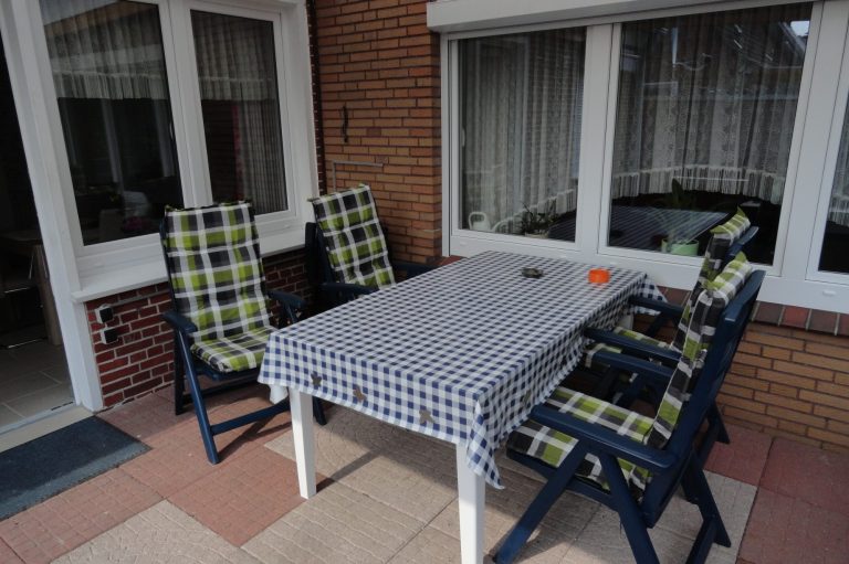 Terrasse Ferienhaus Fewo Ferienwohnung Amelsberg Zeppelinstraße 5 26789 Leer Ostfriesland