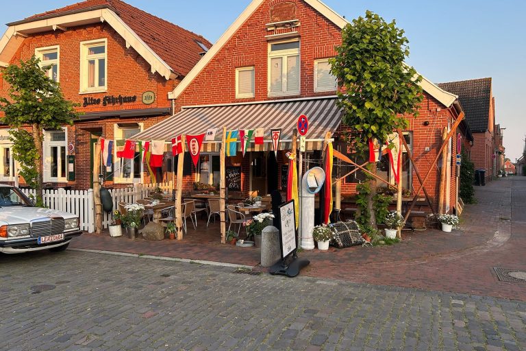 Restaurant Strandräuber in Ditzum  Ferienwohnung Amelsberg in Leer Ostfriesland
