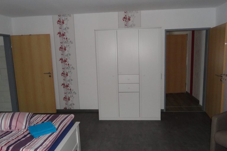 Kleiderschrank Fewo Ferienwohnung Unterkunft Ferienhaus Amelsberg in 26789 Leer Ostfriesland