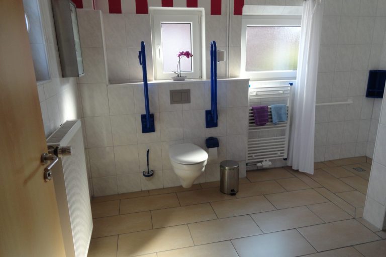Toilette Haltegriff klappbar Badheizkörper Ferienhaus LEER Fewo Unterkunft in Leer