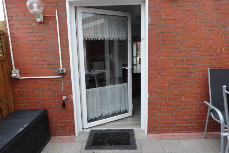 Zugang Terrasse ebenerdig Ferienhaus Amelsberg Ferienwohnung in Leer Ostfriesland