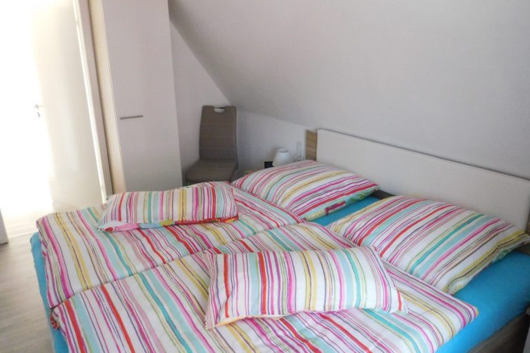 Schlafzimmer Doppelbett 180 x 200 cm Ferienwohnung in Leer  Ostfriesland